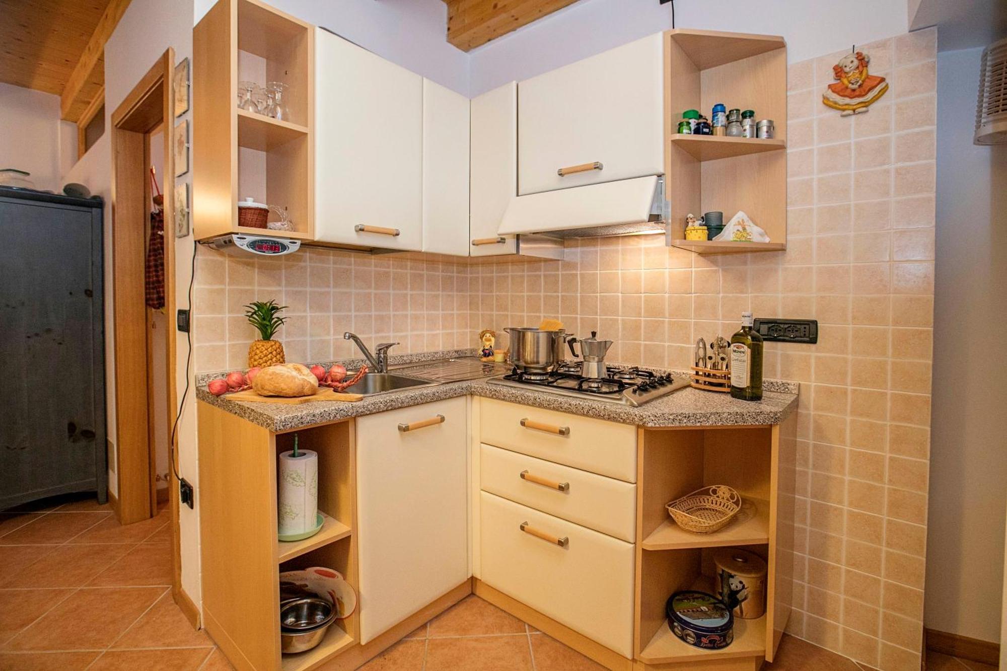 Appartamento Centro Storico Riva - Happy Rentals ภายนอก รูปภาพ